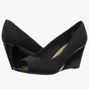 Bandolino Women's Black Tufflove Pump Size 8.5 Wedge Peep-Toe Shoes